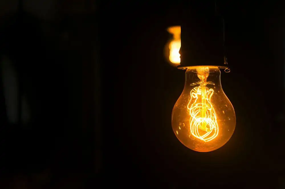 incandescent light bulb gives off heat